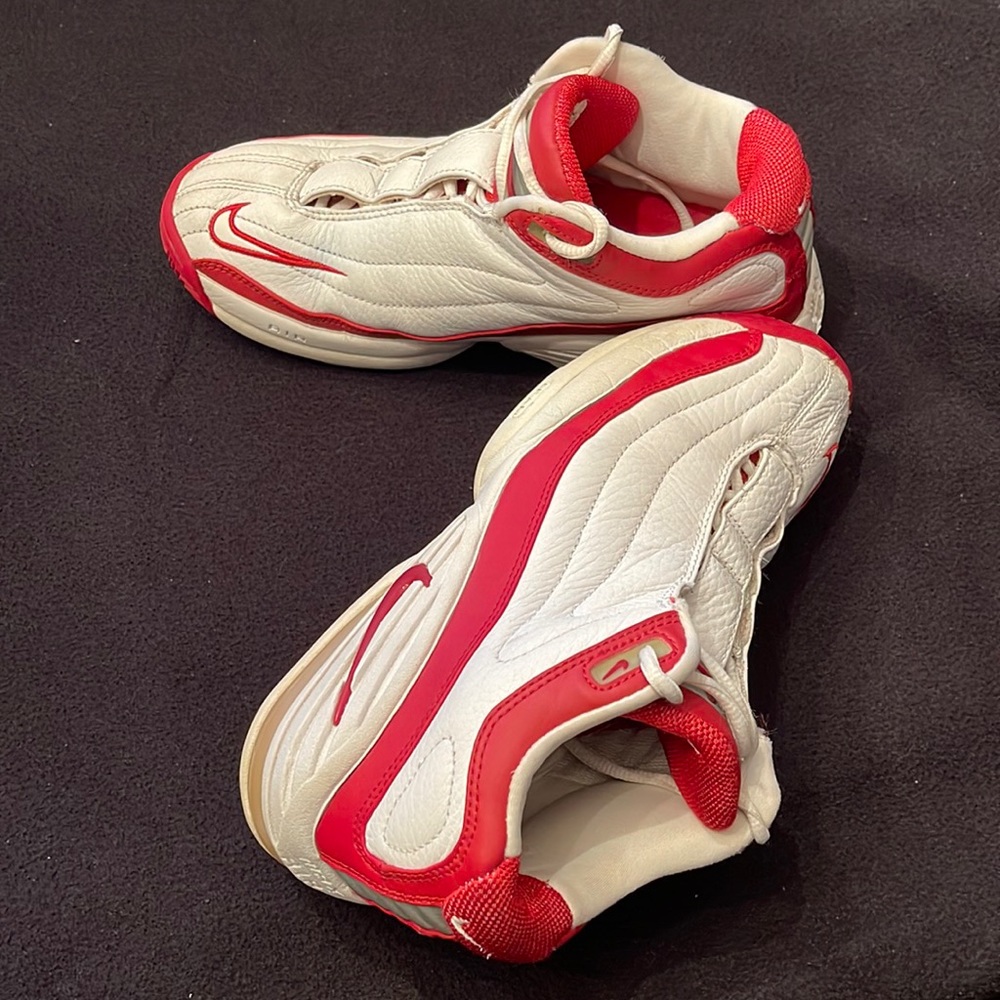 Vintage 2000 Nike Max Air Team basketball shoe, men’s 9